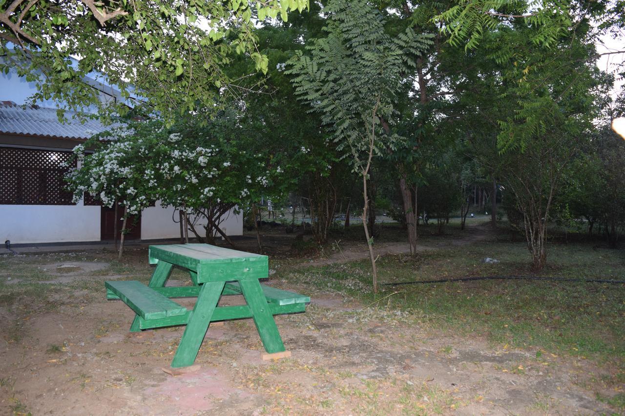 Lavish Eco Jungle Hotel Tissamaharama Exterior foto