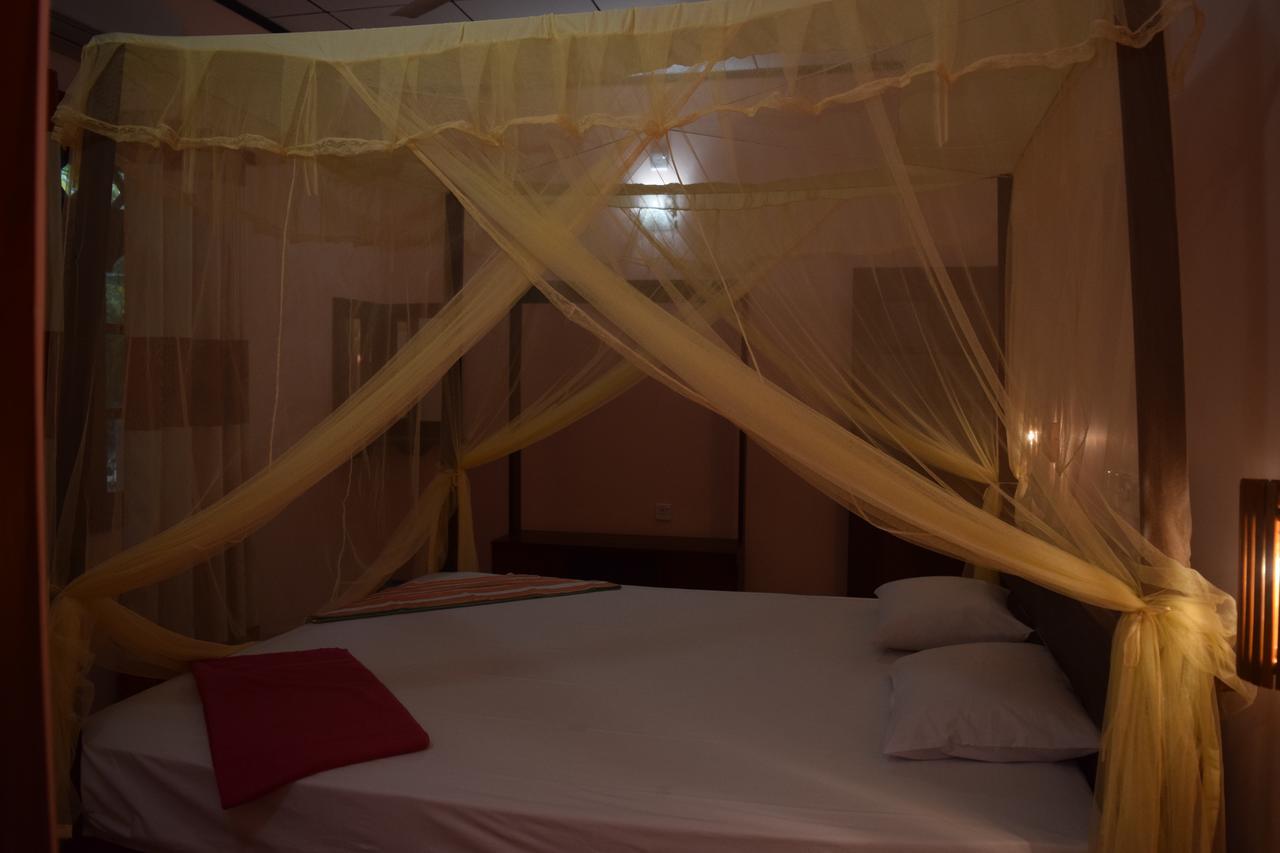 Lavish Eco Jungle Hotel Tissamaharama Exterior foto